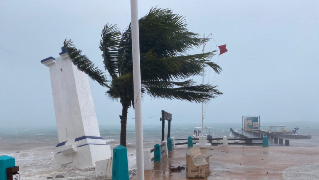 Se mantiene la zona de vigilancia por efectos de tormenta tropical desde Dzilam, Yucatán, hasta Cancún, Quintana Roo