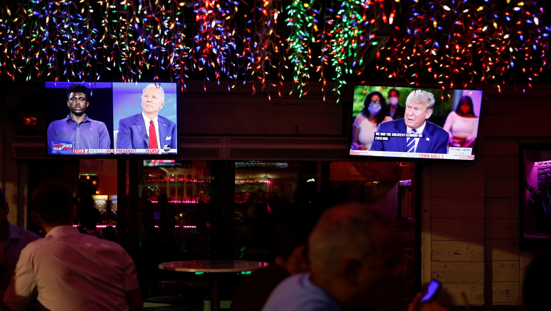 Trump evasivo y Biden errático_ Así lucieron los candidatos en eventos televisivos simultáneos