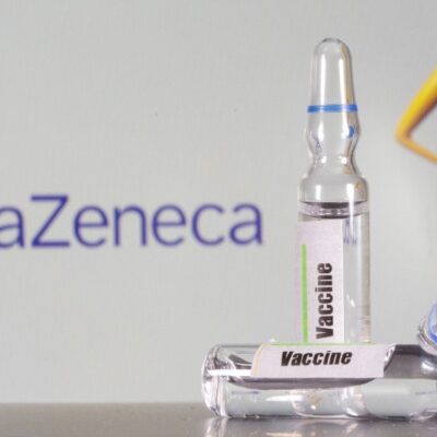 AstraZeneca estima distribuir vacuna contra COVID-19 a finales de marzo