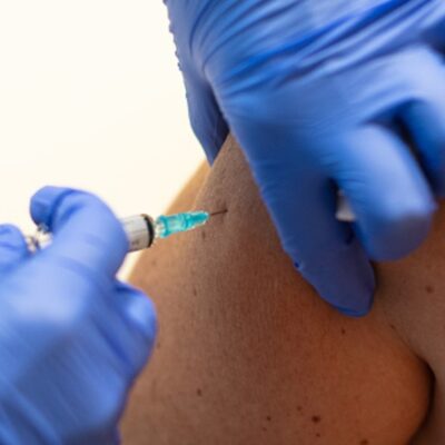 Vacuna pediátrica para difteria podría proteger ante COVID-19, revela estudio