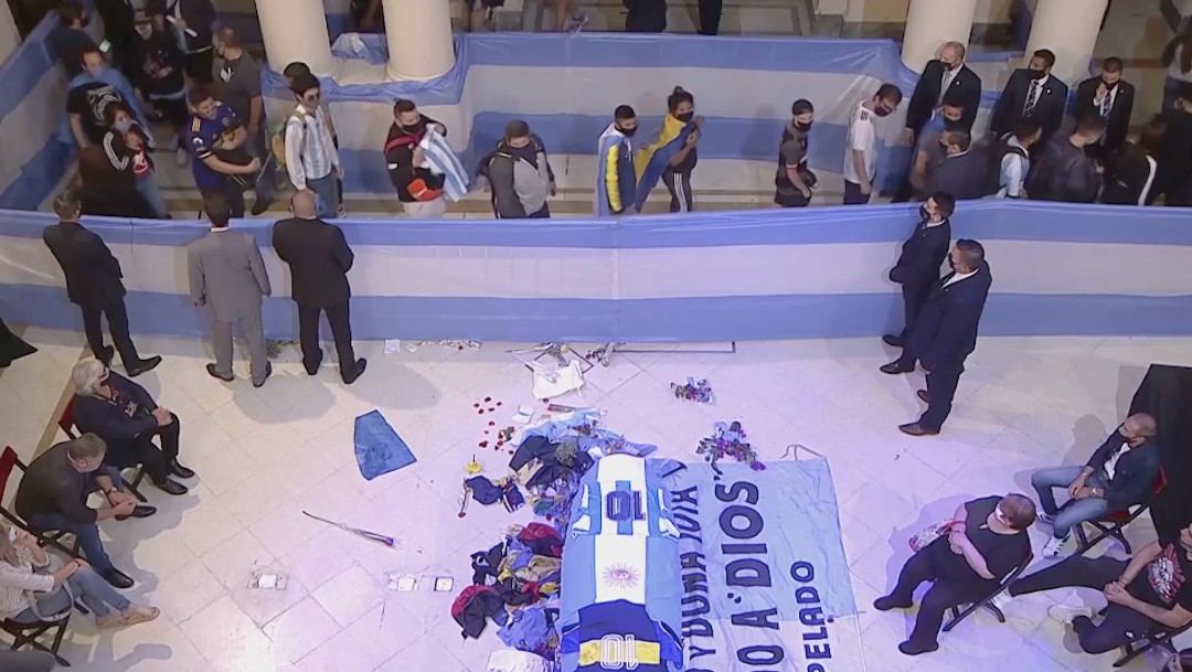 Abren velatorio público de Maradona en la Casa Rosada, Argentina le da el último adió