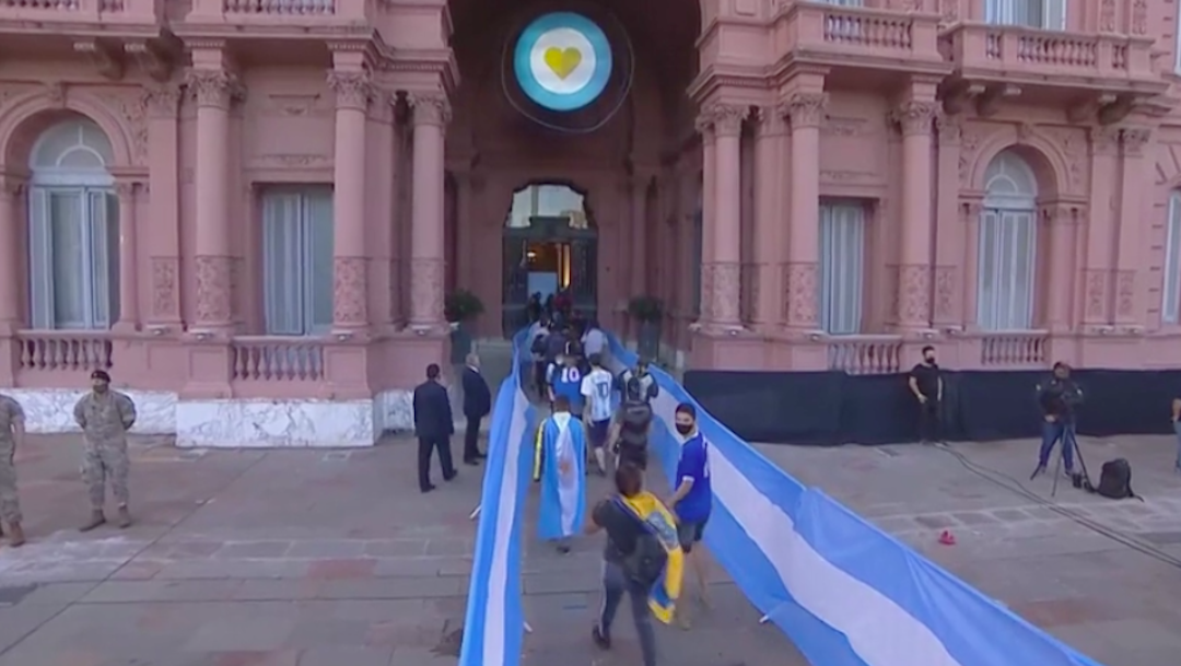 Abren velatorio público de Maradona en la Casa Rosada, Argentina le da el último adió