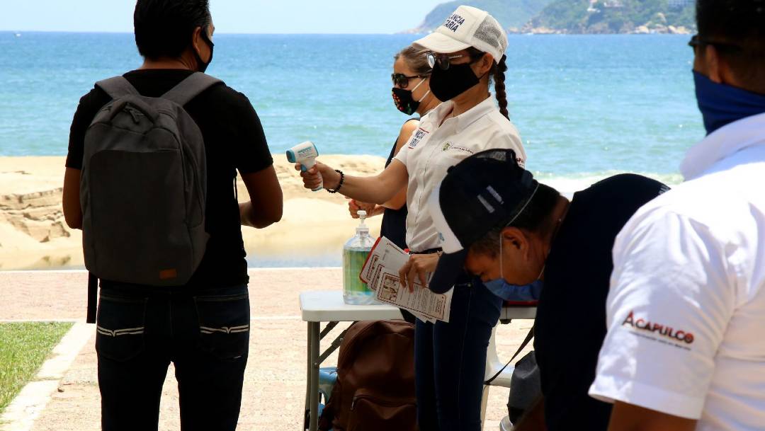 Acapulco inició este fin de semana trabajos de sanitización en la bahía de Santa Lucía