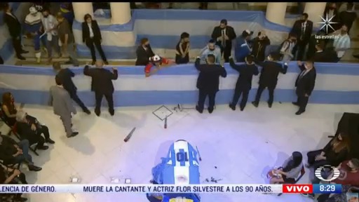 argentinos asisten al funeral de diego armando maradona