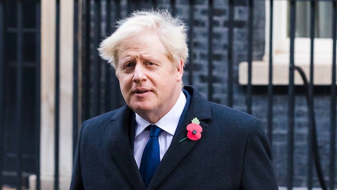 El primer ministro británico Boris Johnson, que en abril pasado estuvo hospitalizado por COVID-19, se encuentra en aislamiento por un posible contacto con un enfermo