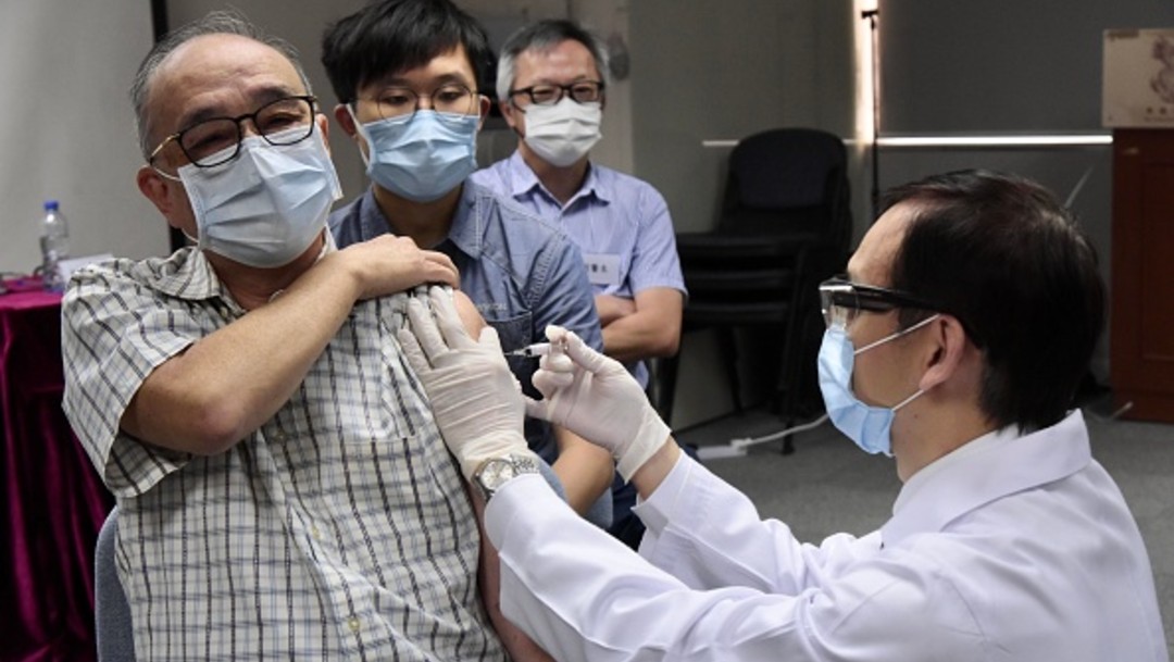 Chinos vacunándose contra influenza