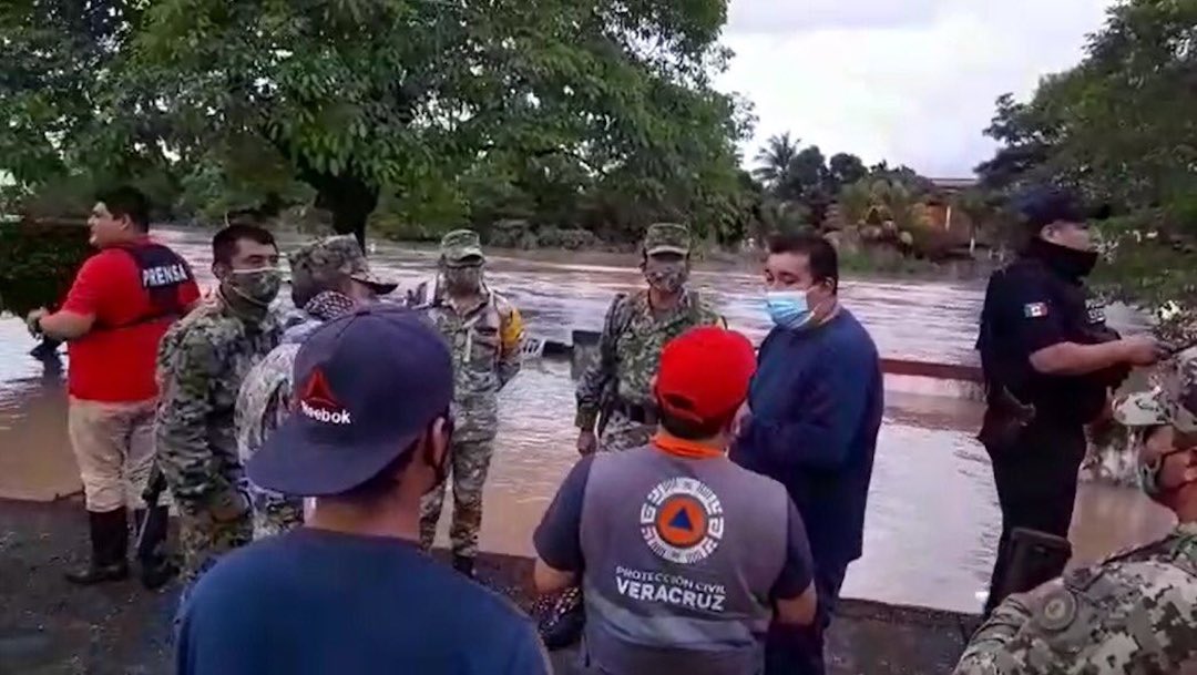 Desborde de ríos causa inundaciones en 13 municipios en Veracruz