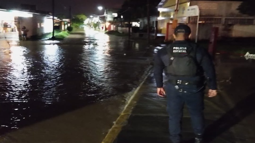 Desborde de ríos causa inundaciones en 13 municipios en Veracruz