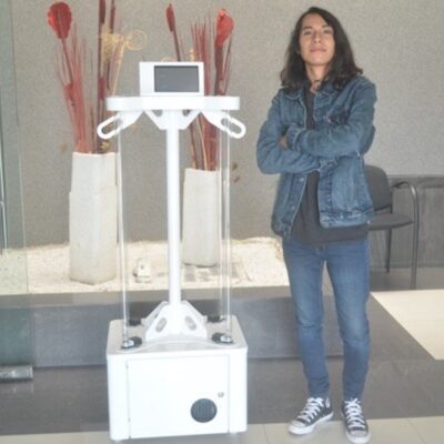 Estudiante mexicano crea dispositivo desinfectante equipado con luz UV y Ozono