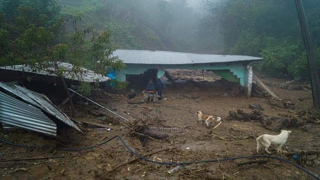 Familia muere tras ser arrastrada en por río en Mukem, Chiapas