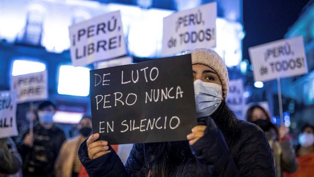 Familiares de víctimas de represión policial se reúnen con presidente de Perú
