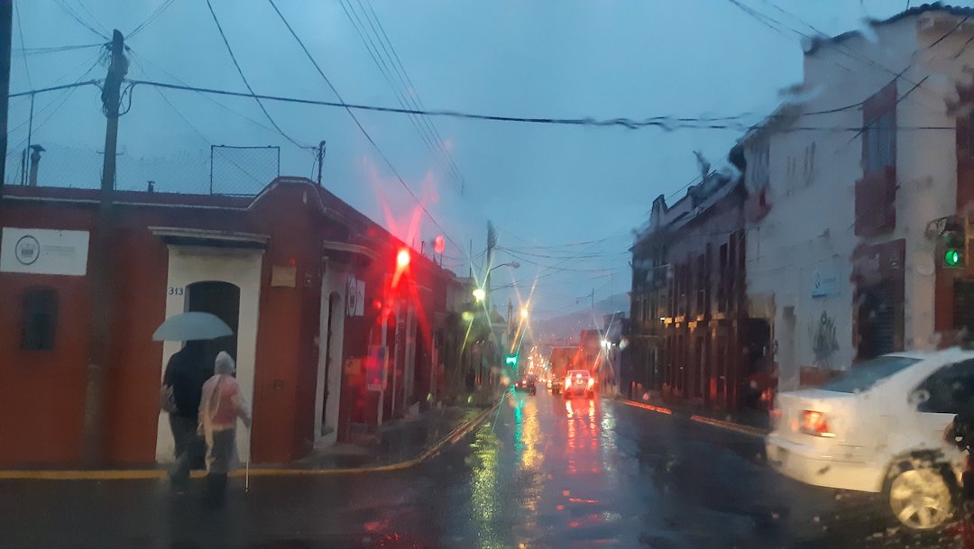 Frente frío 13 ocasiona lluvias y bajas temperaturas en Oaxaca