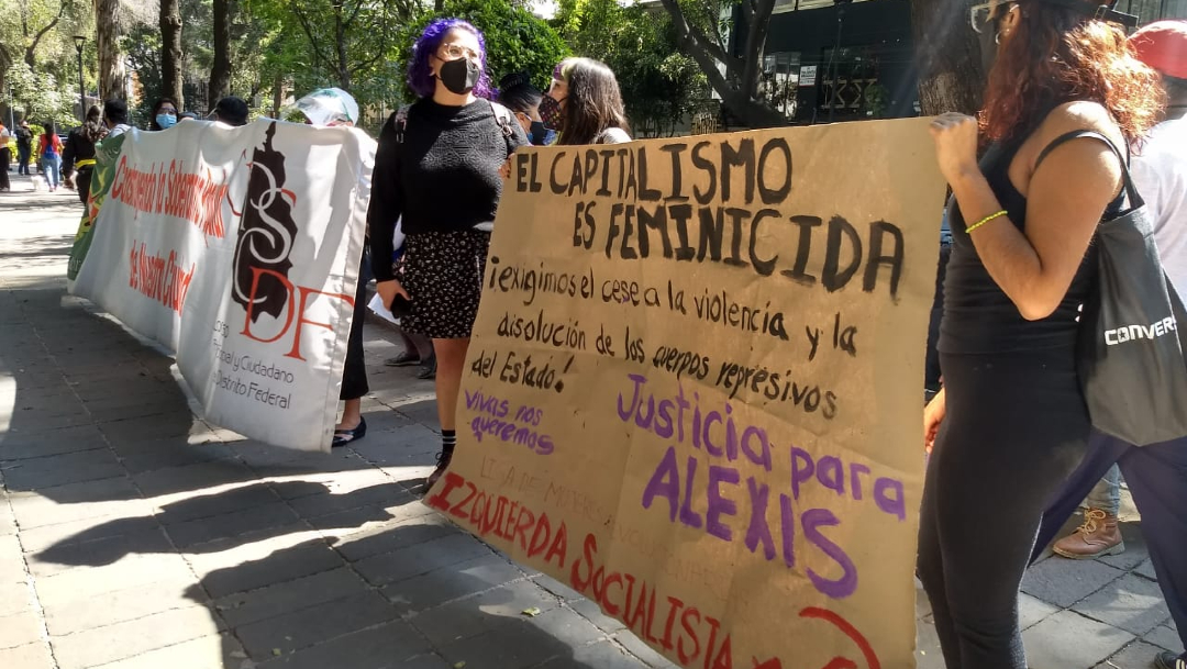 Feministas se concentran en las inmediaciones de las oficinas de la representación de Quintana Roo en la CDMX