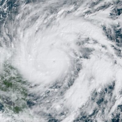 Huracán Eta alcanza categoría 3 mientras avanza hacia Centroamérica