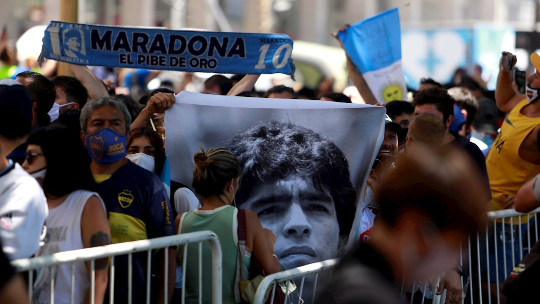Se registran incidentes tras cierre de filas para ingresar a funeral de Maradona