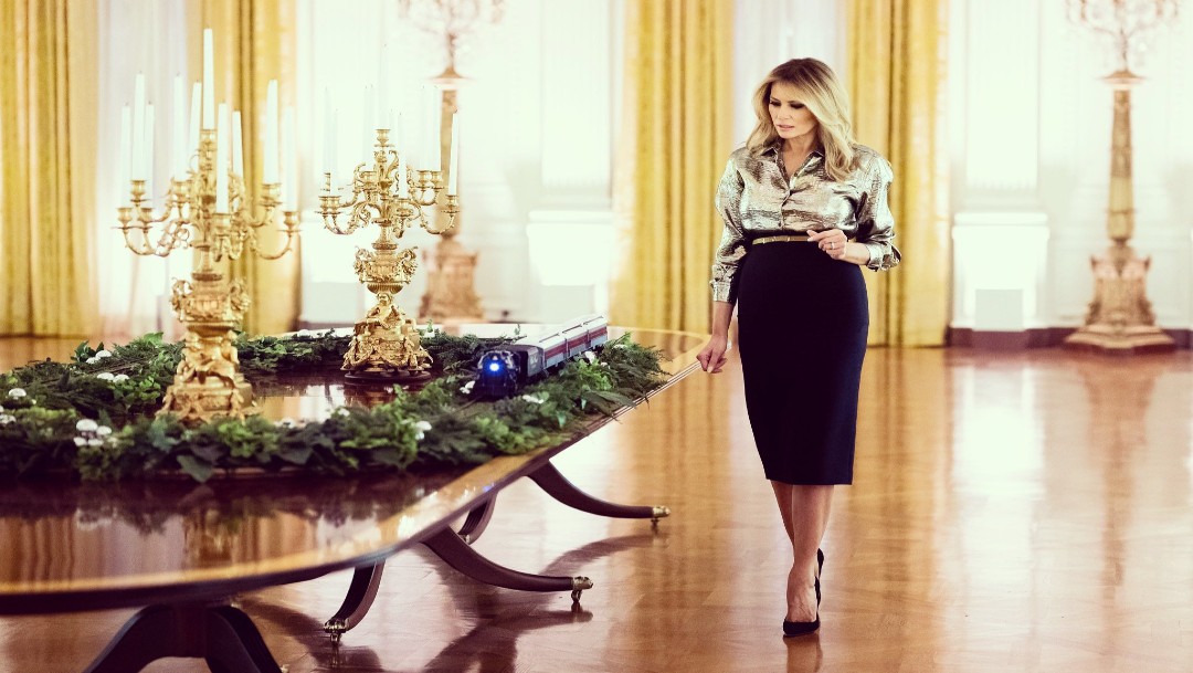 Melania Trump presenta decoración navideña de la Casa Blanca tras criticar esa labor
