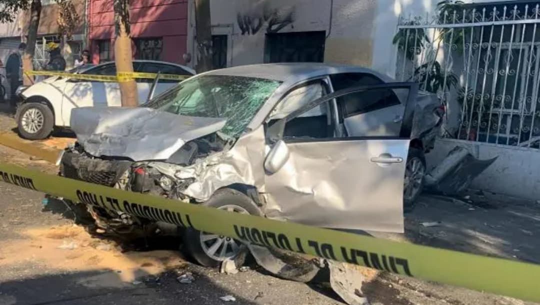 Mueren dos personas por choque en Guadalajara