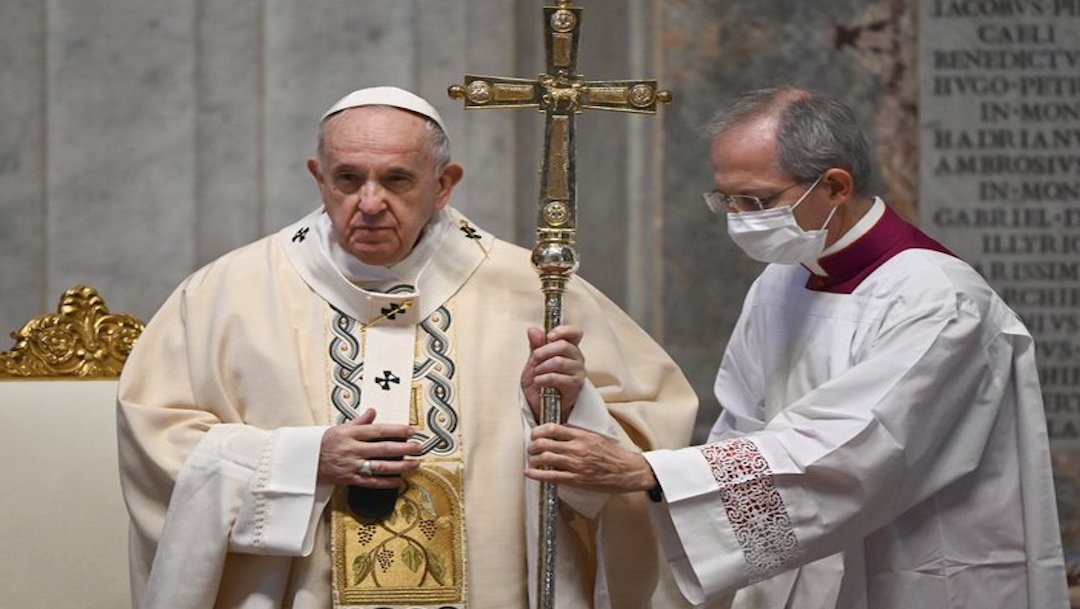Papa Francisco critica protestas contra las medidas anticovid en nuevo libr