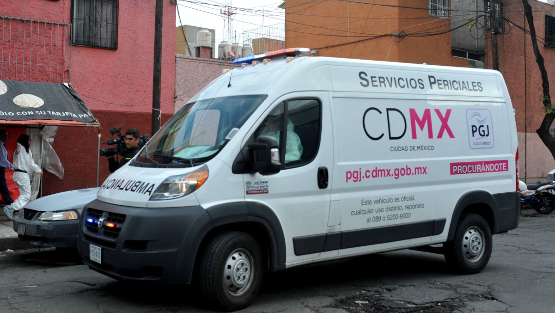 Camioneta de las Servicio Periciales de la Ciudad de México