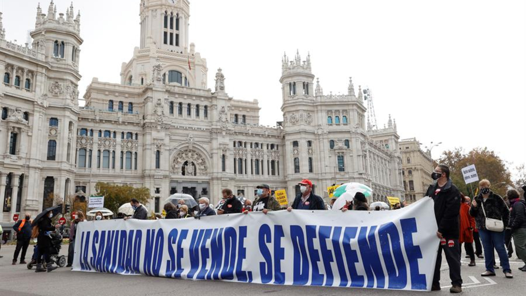 Miles de personas se manifiestan en Madrid en defensa de la salud pública