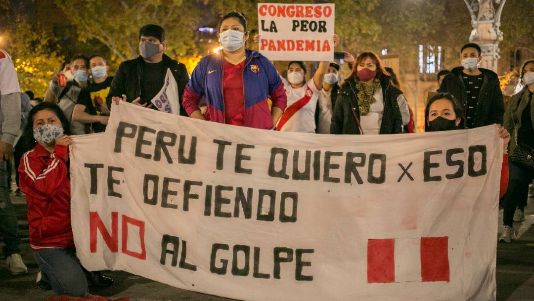 La noche del 14 de noviembre, miles de peruanos salieron a las calles en repudio a la presidencia interina de Manuel Merino