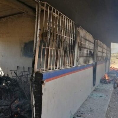 Quema de escuela propicia enfrentamiento a balazos en Tepecoacuilco, Guerrero