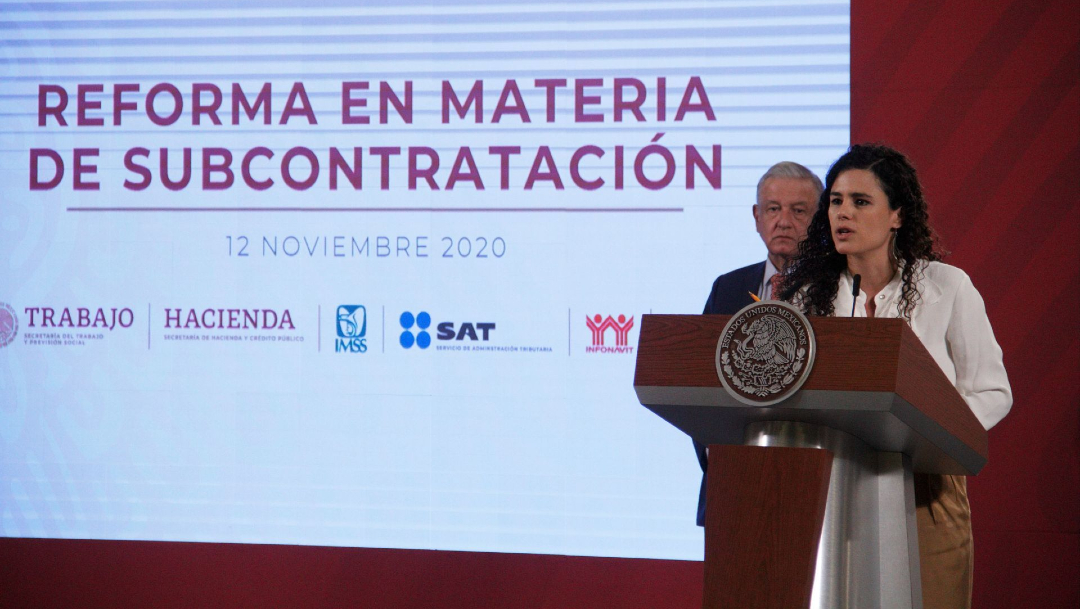 Andrés Manuel López Obrador, presidente de México acompañado de Luisa María Alcalde Luján, secretaria del Trabajo y Previsión Social. (Foto: Cuartoscuro)