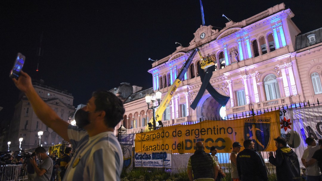 Restos de Maradona llegan a la Casa Rosada para ser velados