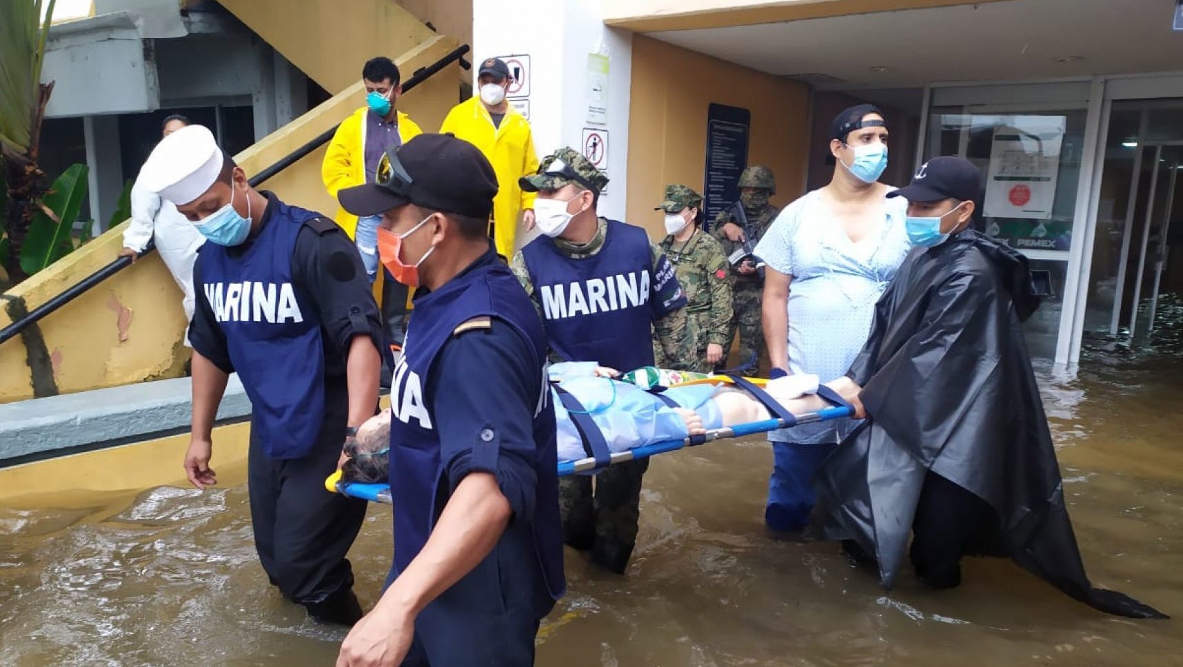 Se confrontan el gobernador de Tabasco y director de CFE por inundacione