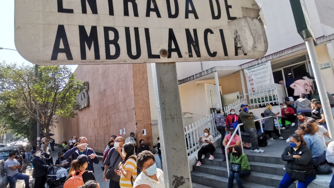 Se desbordan hospitales COVID en la CDMX, decenas esperan a ser ingresados