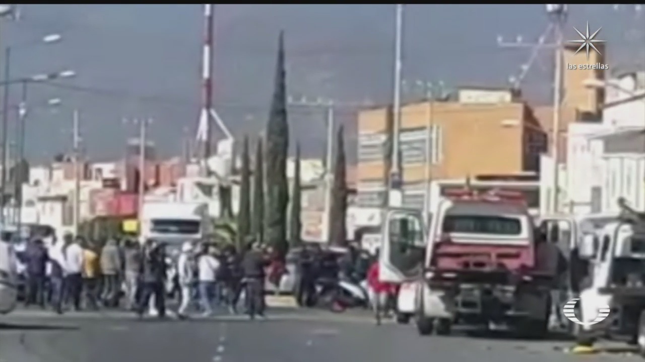 se enfrentan operadores de gruas taxistas y policias municipales en ecatepec