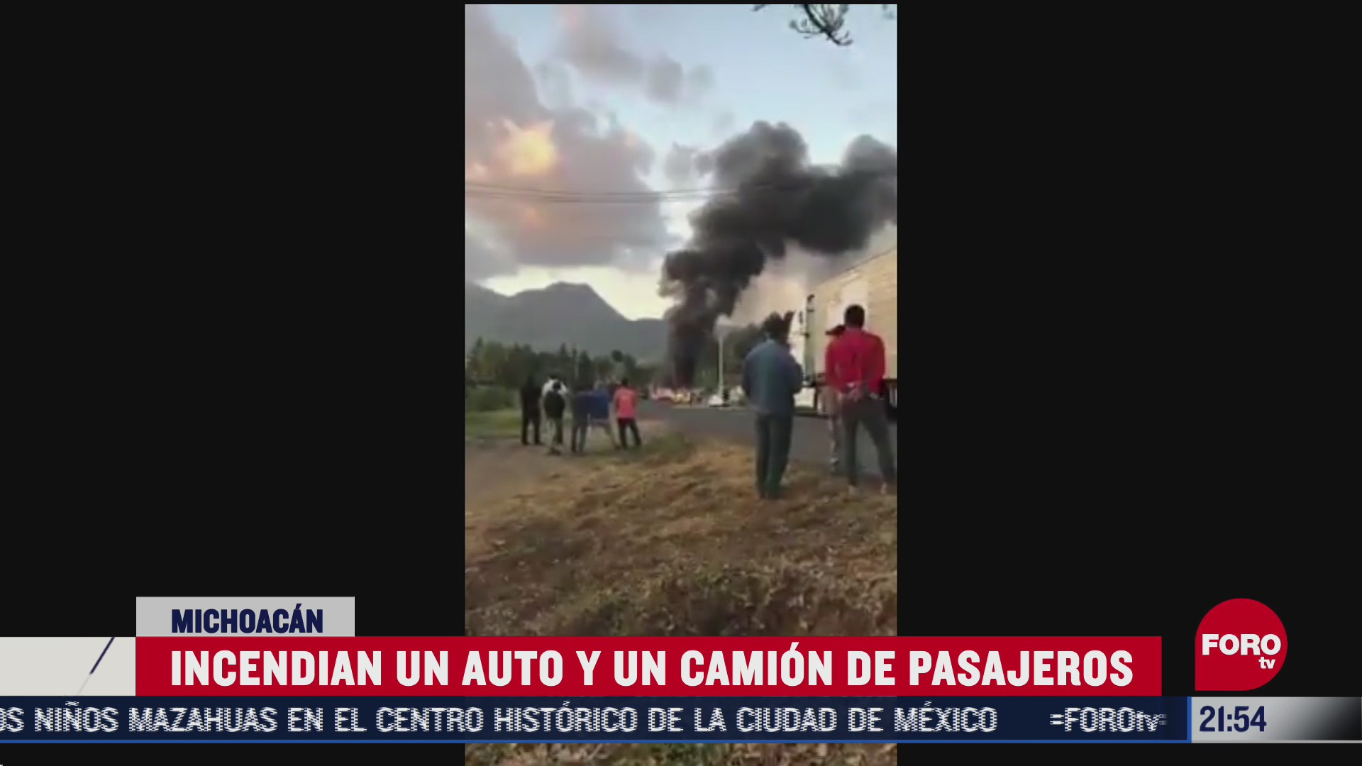 sicarios incendian camion de pasajeros en michoacan