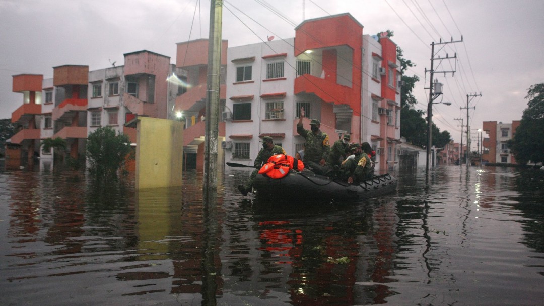 Suman 256 colonias inundadas y una persona muerta por temporal en Tabasco