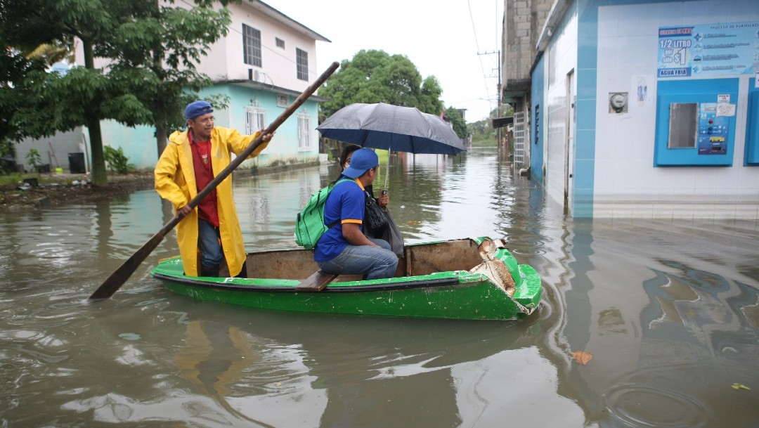 Suman 256 colonias inundadas y una persona muerta por temporal en Tabasco