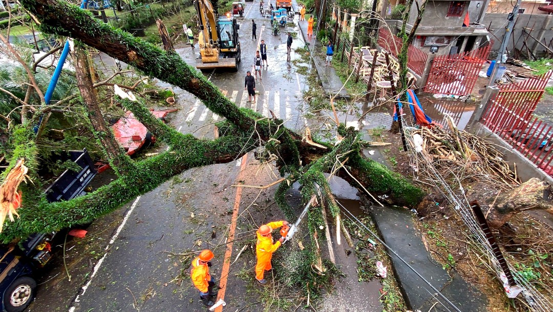 Tifón Goni deja 16 muertos en Filipinas, avanza a Vietnam