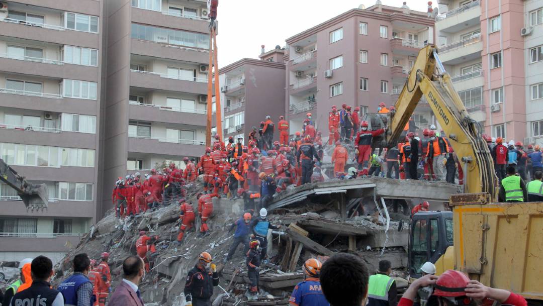 Turquía elevó a 73 los muertos tras el sismo del pasado viernes en el Egeo