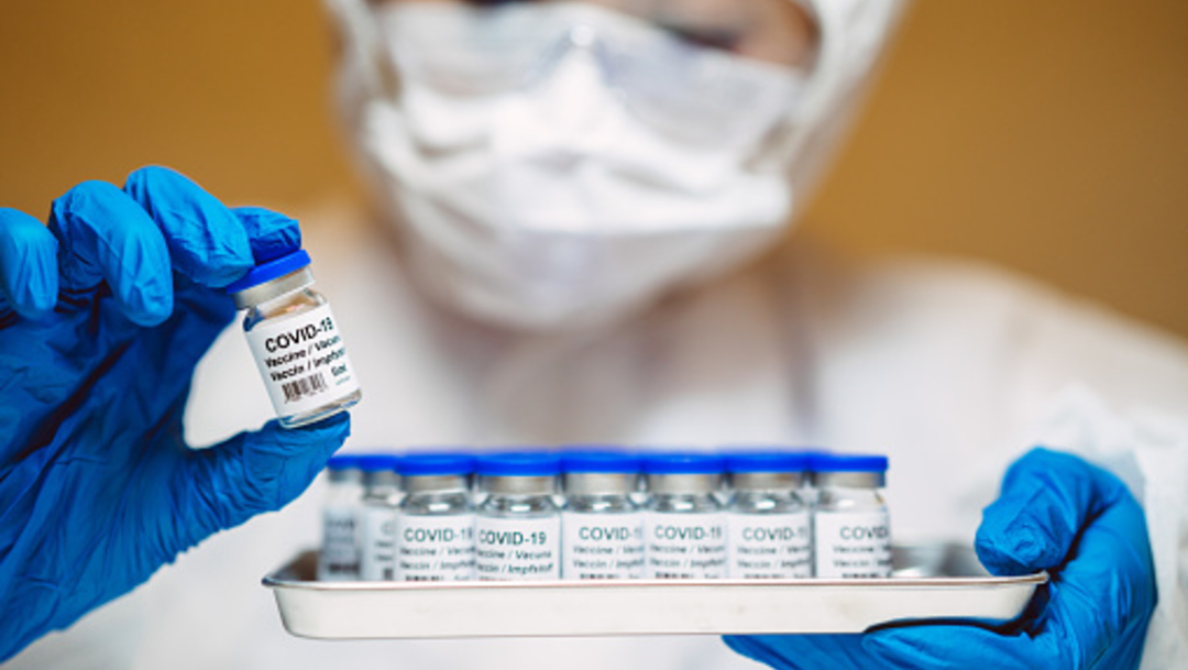 Oxford y AstraZeneca prevén tener resultados de vacuna contra COVID-19 para Navidad