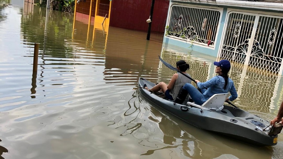 Afectados por inundaciones en Tabasco padecen la falta de servicios de Salud