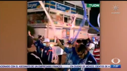 aficionados de cruz azul causan aglomeracion en estadio azteca pese a covid