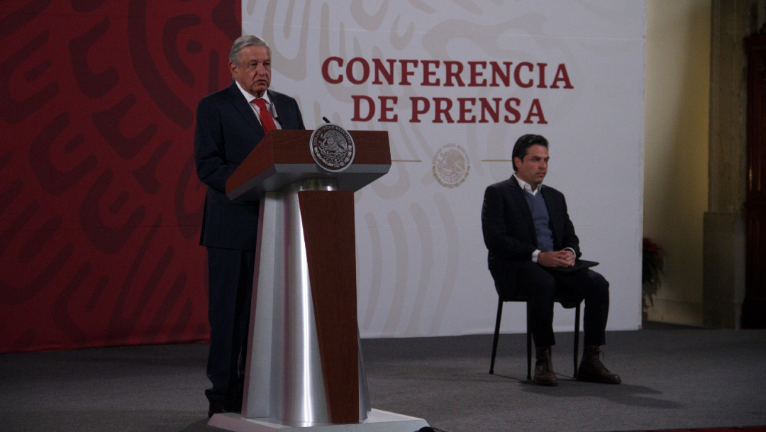 Andrés Manuel López Obrador, presidente de México acompañado de Zoé Robledo, titular del IMSS durante la conferencia matutina en Palacio Nacional
