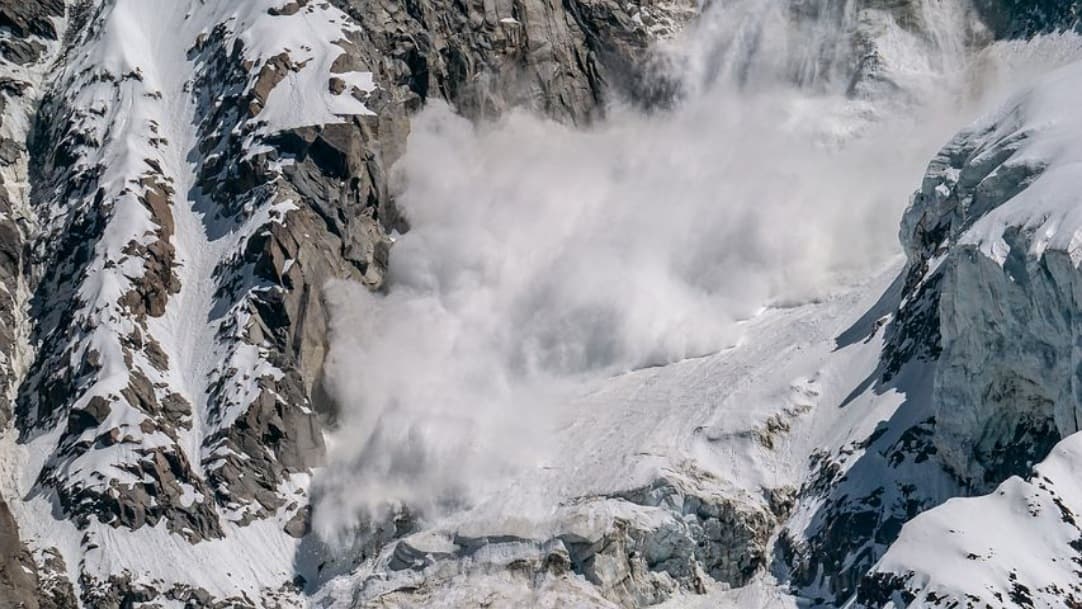 Avalancha de nieve cobra la vida de 10 escaladores en Irán