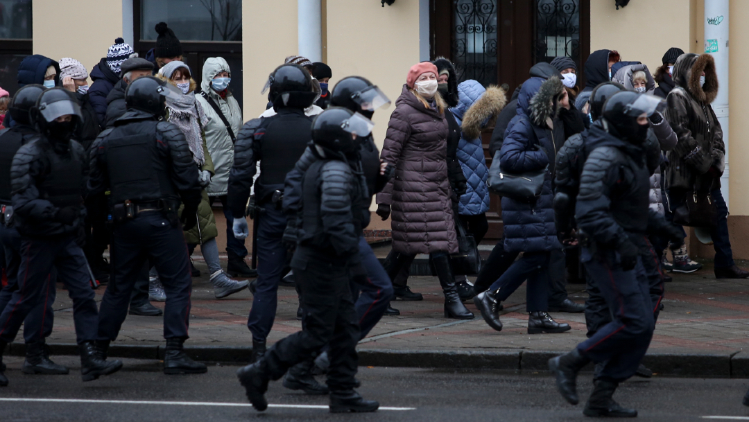 Más de 300 detenidos en Bielorrusia en nuevas protestas contra Lukashenko. (Foto: AP)