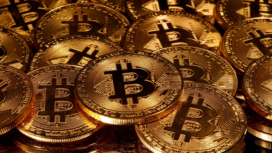 Bitcoin pulveriza su récord histórico y se acerca a los 24 mil dólares