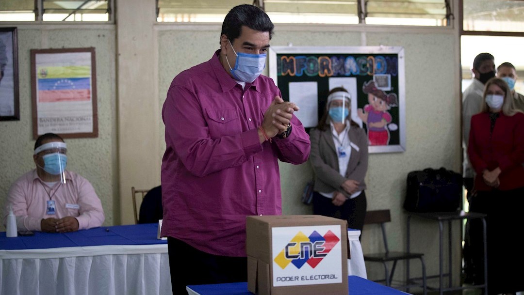 Chavismo se impone en elecciones legislativas, Maduro recupera control de Asamblea