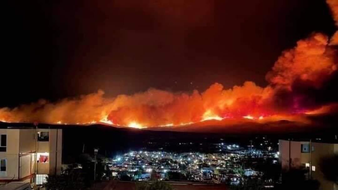 Continúan labores para sofocar incendio forestal en Baja California