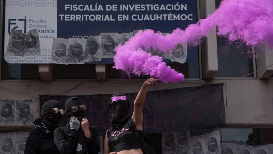 Feministas se manifestaron afuera de la FGJCDMX por acusaciones en su contra