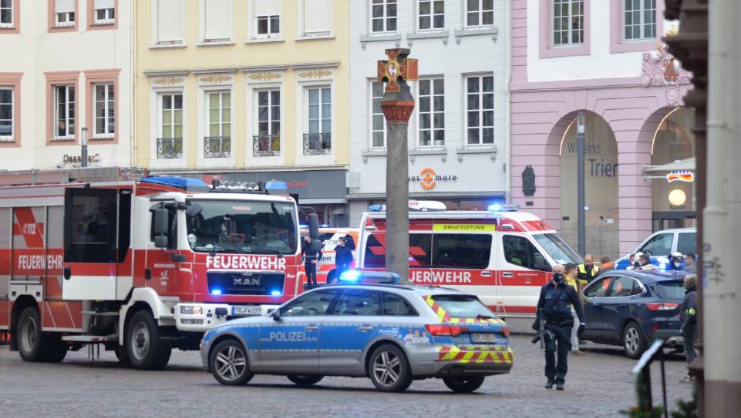 Hombre atropella a peatones en Alemania