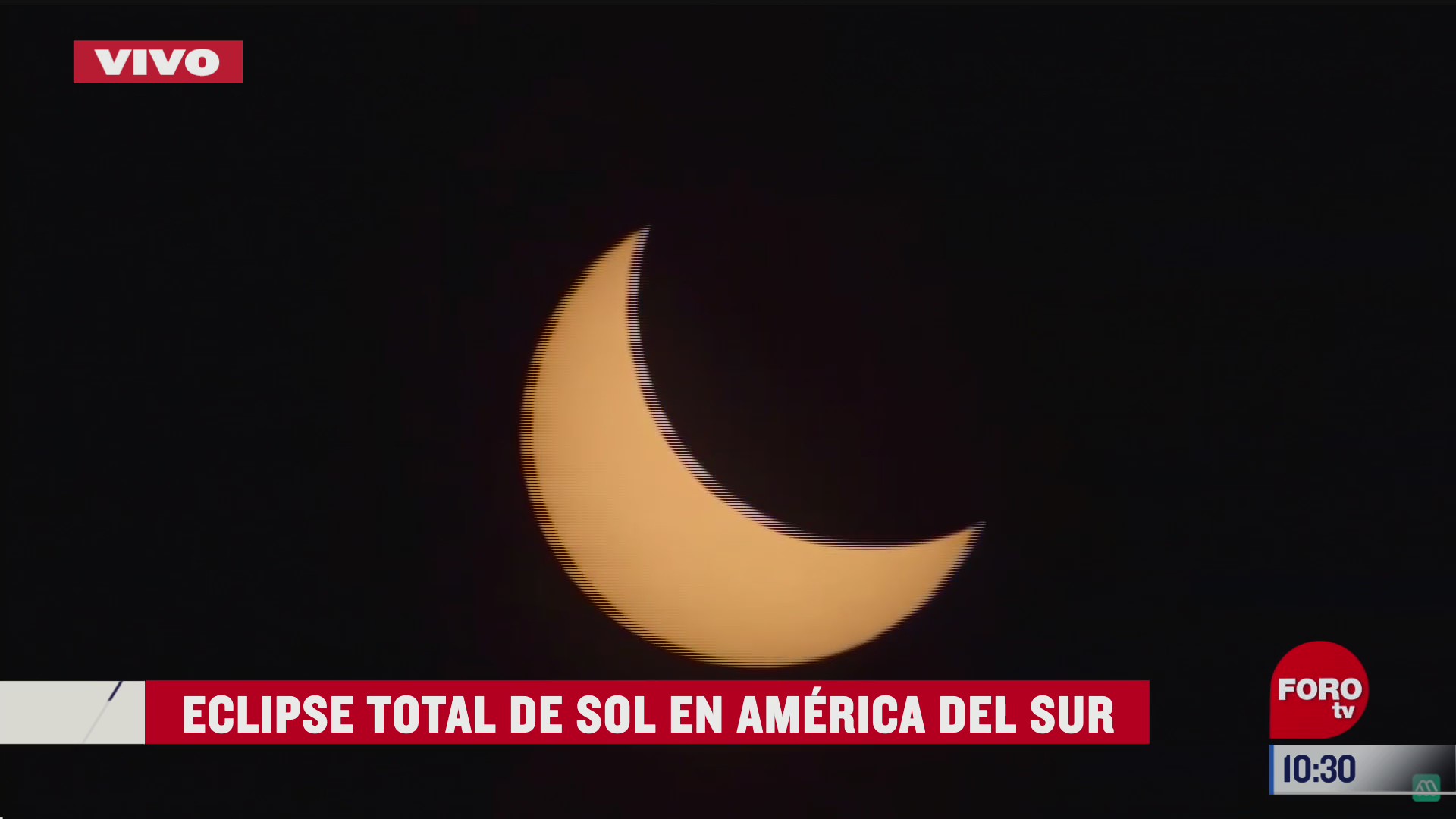 luna a punto de cubrir totalmente el sol en eclipse