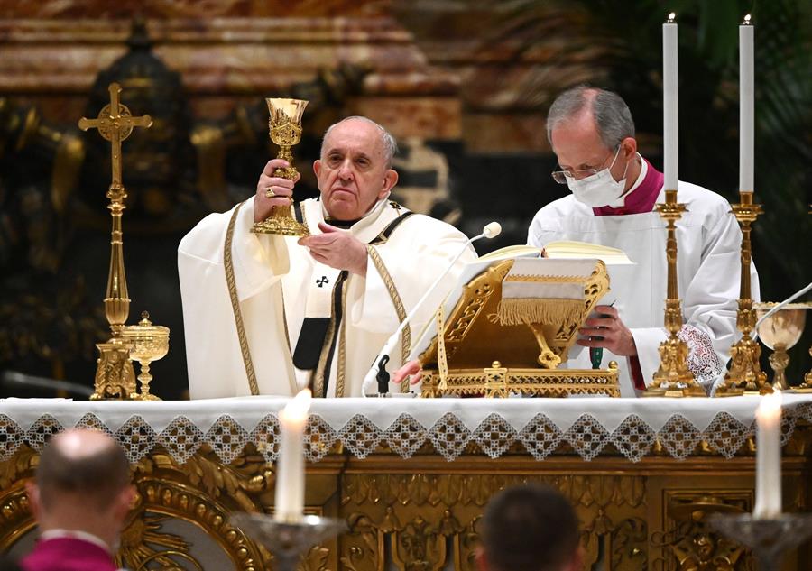 Papa-Francisco-celebra-la-Misa-del-Gallo-más-solitaria