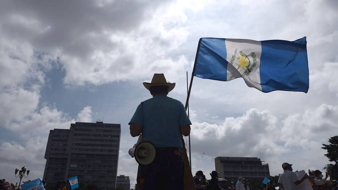 Decenas de guatemaltecos salieron por cuarto fin de semana consecutivo a pedir la renuncia de Alejandro Giammattei